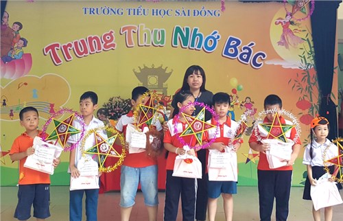 Học sinh Tiểu học Sài Đồng tưng bừng với “Trung thu nhớ Bác”